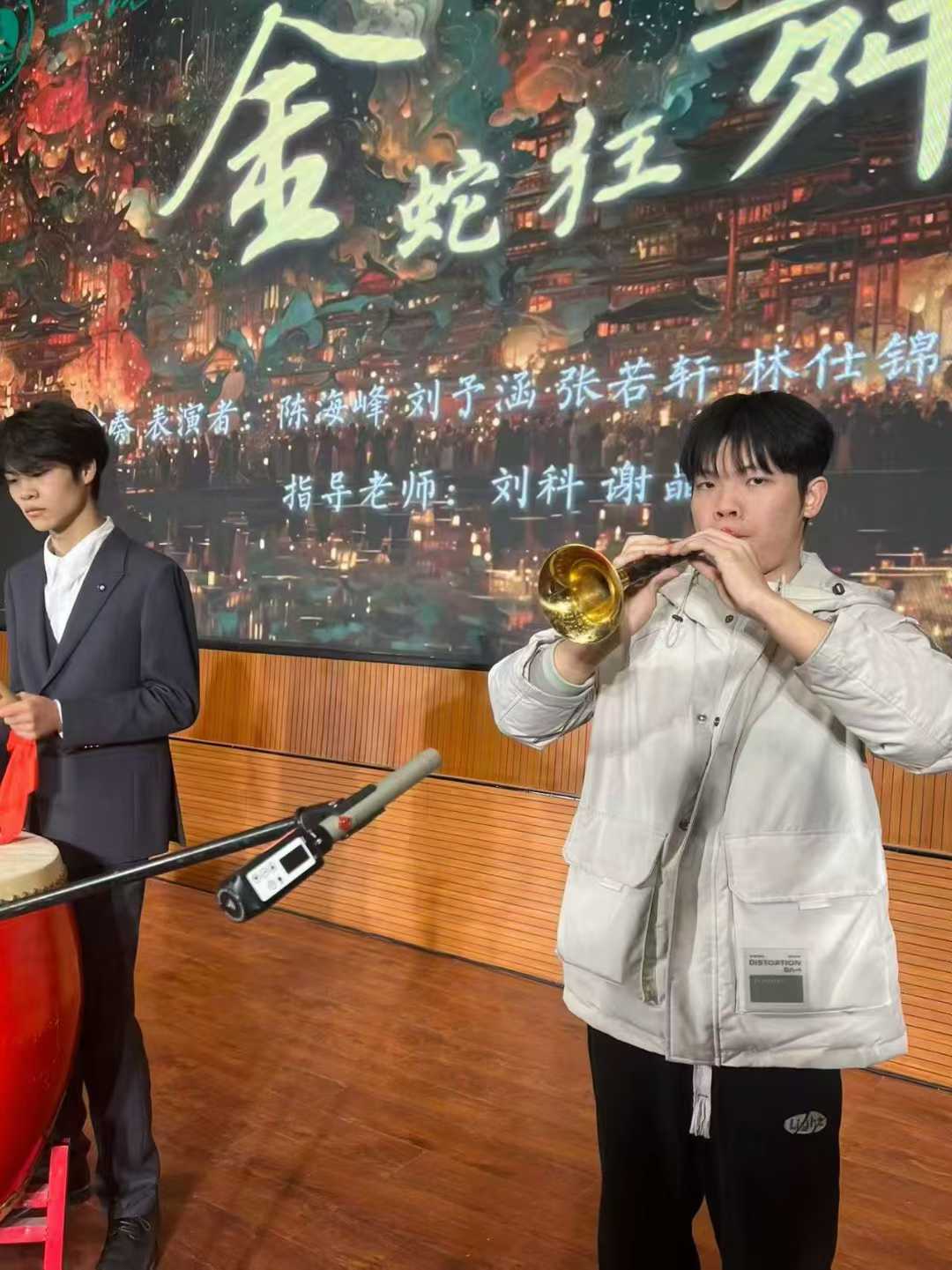 RT-1 UHF XLR Wireless Microphone Adapter