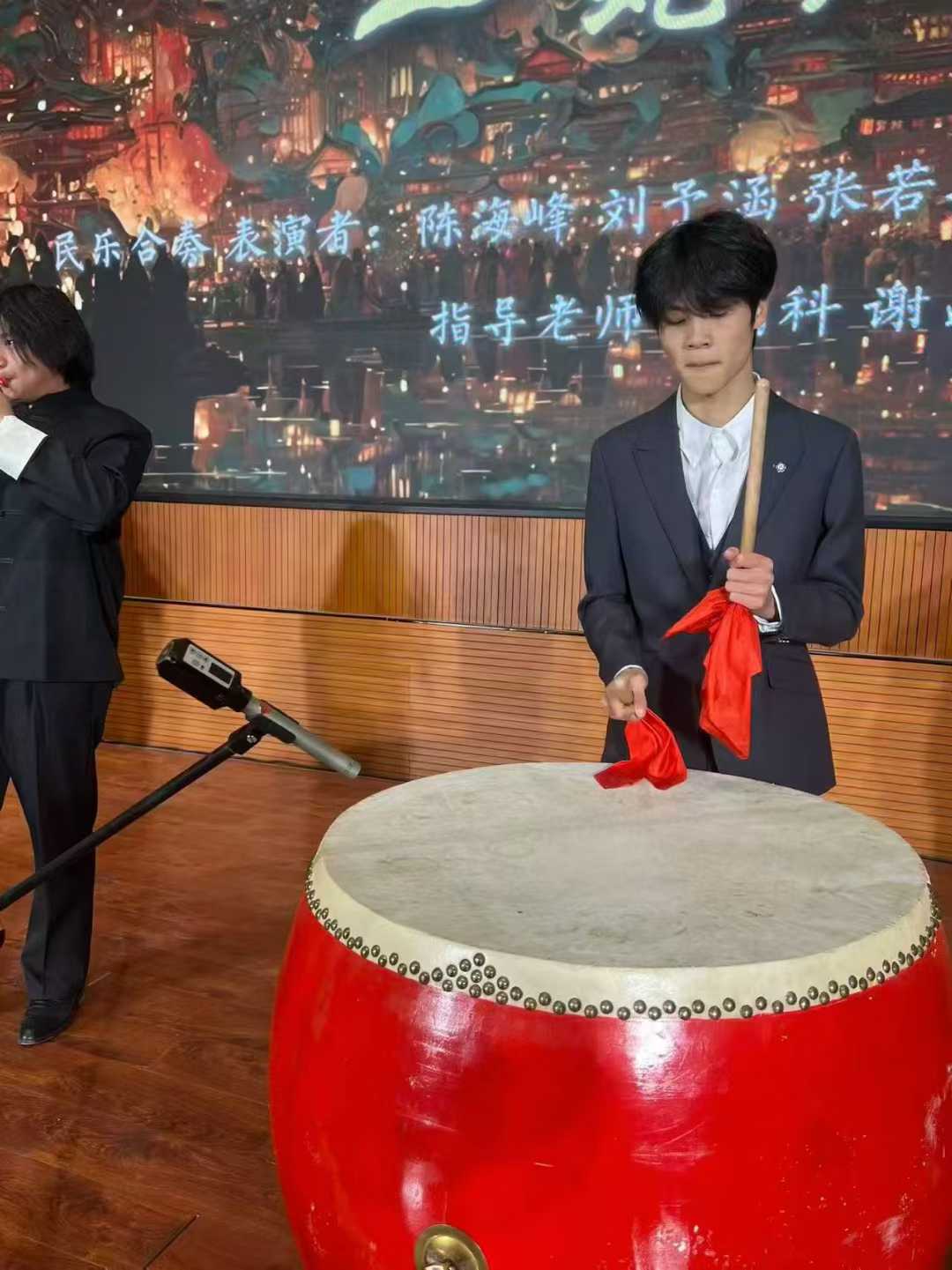 RT-1 UHF XLR Wireless Microphone Adapter