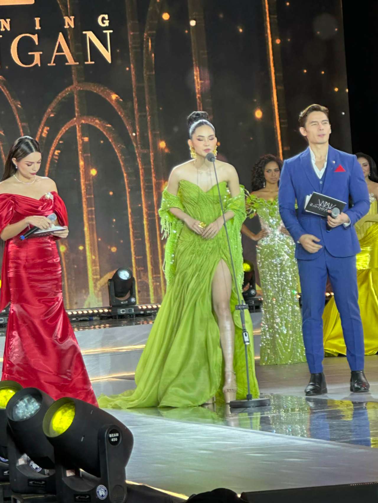 RT-1 UHF XLR Wireless Microphone Adapter