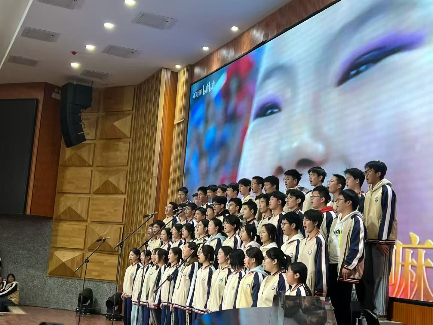 RT-1 UHF XLR Wireless Microphone Adapter